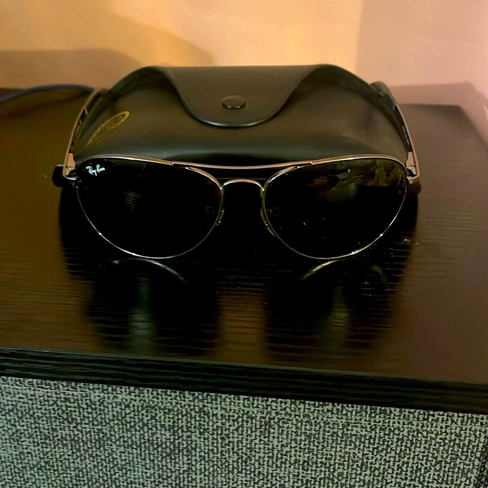 Ray-Ban Unisex Aviator Sunglasses very good 3213 smoke free environment